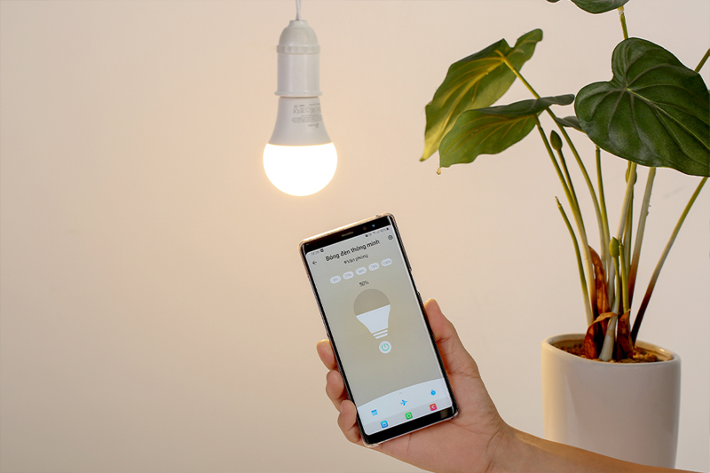 So Sánh Bóng Đèn Led Thông Minh Và Đèn Led Thường